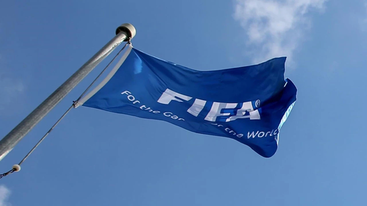 FIFA’dan Sivasspor’a üç dönem transfer yasağı geldi! FIFA’dan Sivasspor’a üç dönem transfer yasağı geldi!