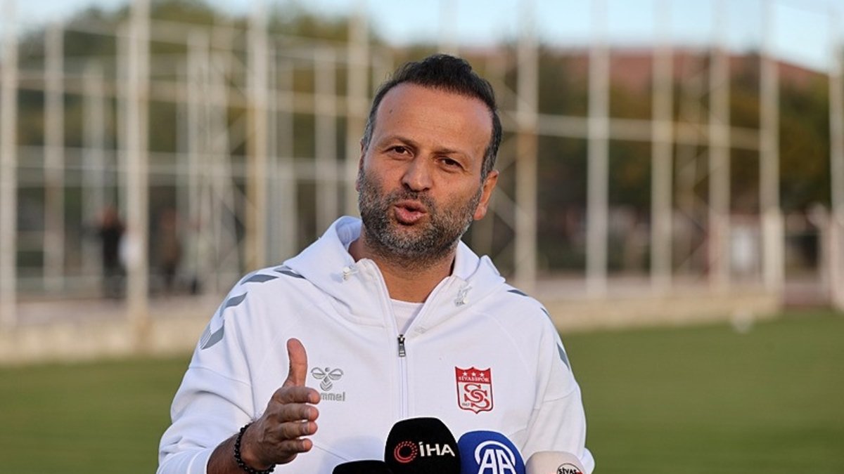 Sivasspor Teknik Direktörü Korkmaz’dan “istifa” açıklaması!