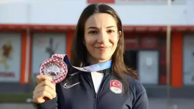 Milli güreşçinin acı günü! Babasını kaybetti