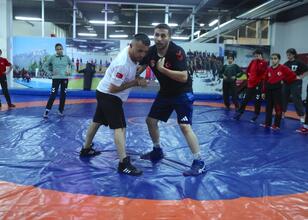 Hakkarili güreşçiler, bu yıl 78 madalya kazanarak kentteki çocuklara örnek oldu Hakkarili güreşçiler, bu yıl 78 madalya kazanarak kentteki çocuklara örnek oldu