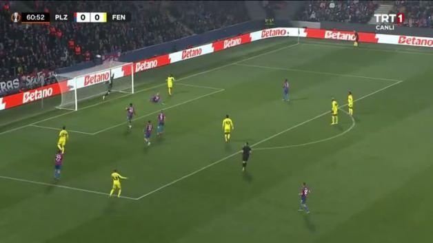 Fenerbahçe, Fred ile önemli bir fırsatı değerlendiremedi Fenerbahçe, Fred ile önemli bir fırsatı değerlendiremedi