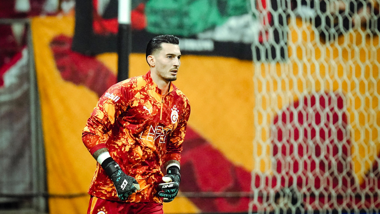 Uğurcan Çakır’a önce ıslık, sonra alkış Uğurcan Çakır’a önce ıslık, sonra alkış